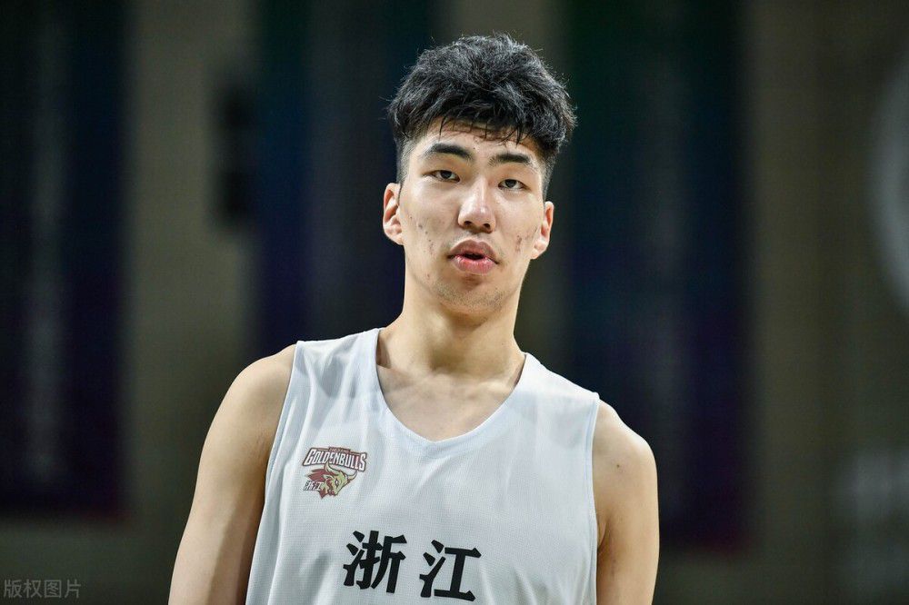 作为华语电影首部海上救援题材电影，《紧急救援》展现了极为宏大、震撼的海上救援场面